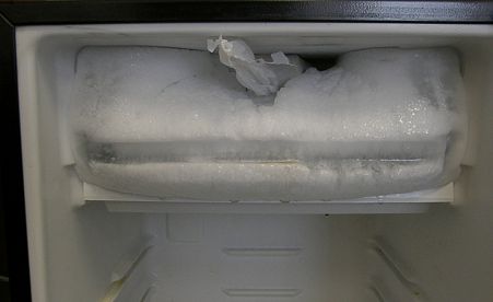 Холодильник Indesit сильно морозит